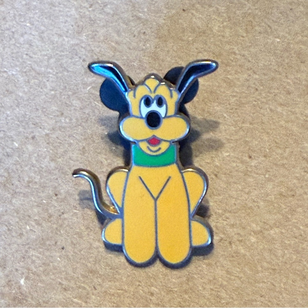 2009 Disney Pluto Dog Cartoon Enamel Pin